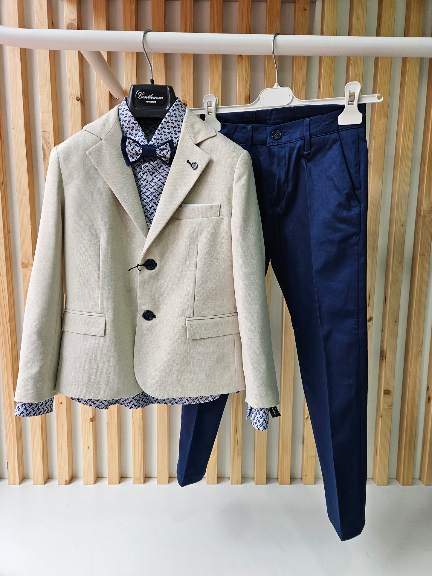 NEVER TOO - Completo con camicia papillon pantalone