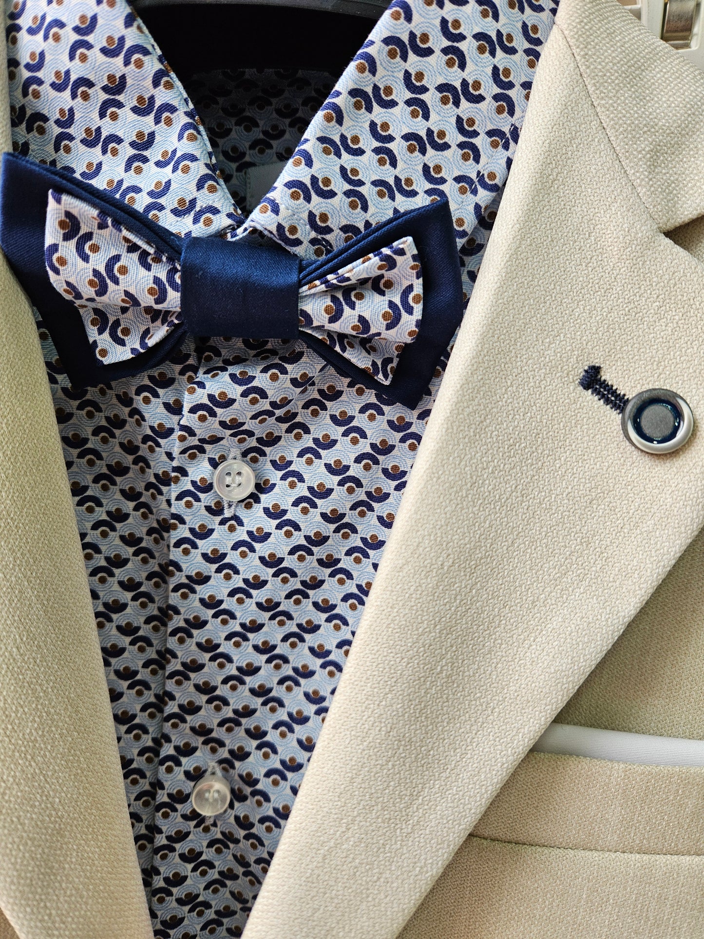 NEVER TOO - Completo con camicia papillon pantalone