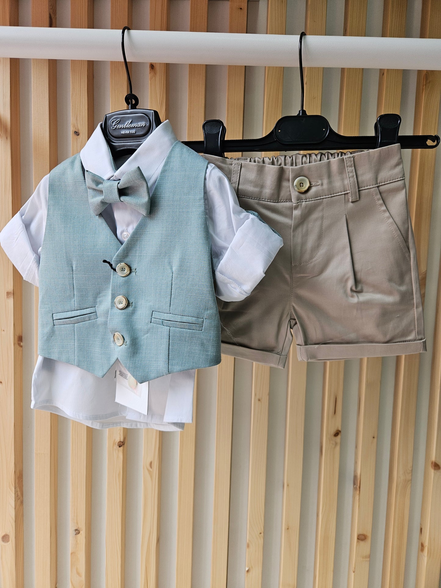 NEVER TOO - Completo gilet camicia papillon bermuda