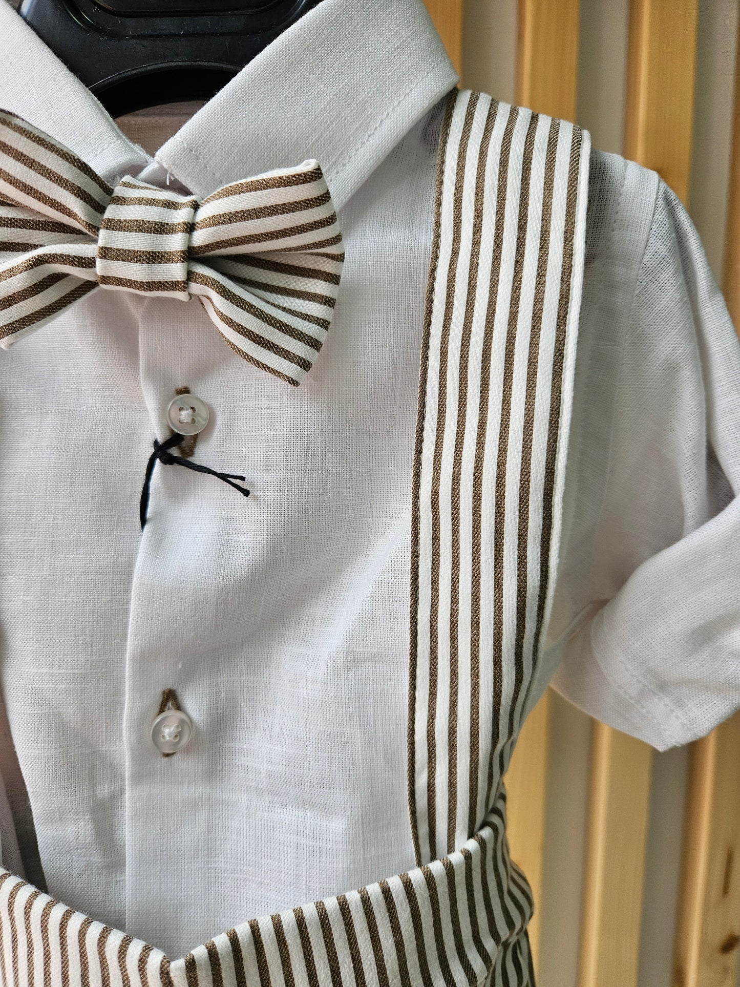 NEVER TOO - Completo salopette camicia papillon