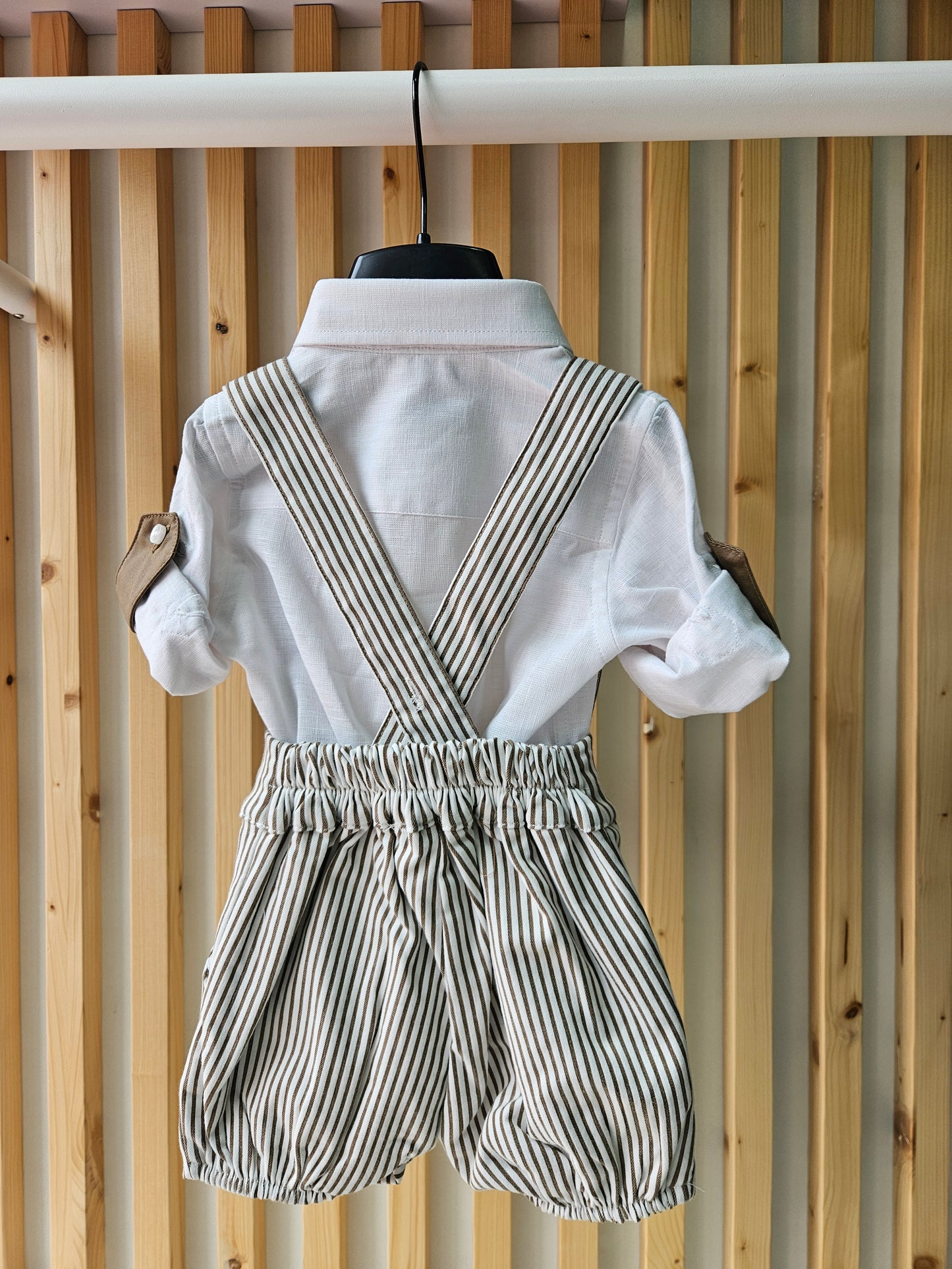 NEVER TOO - Completo salopette camicia papillon