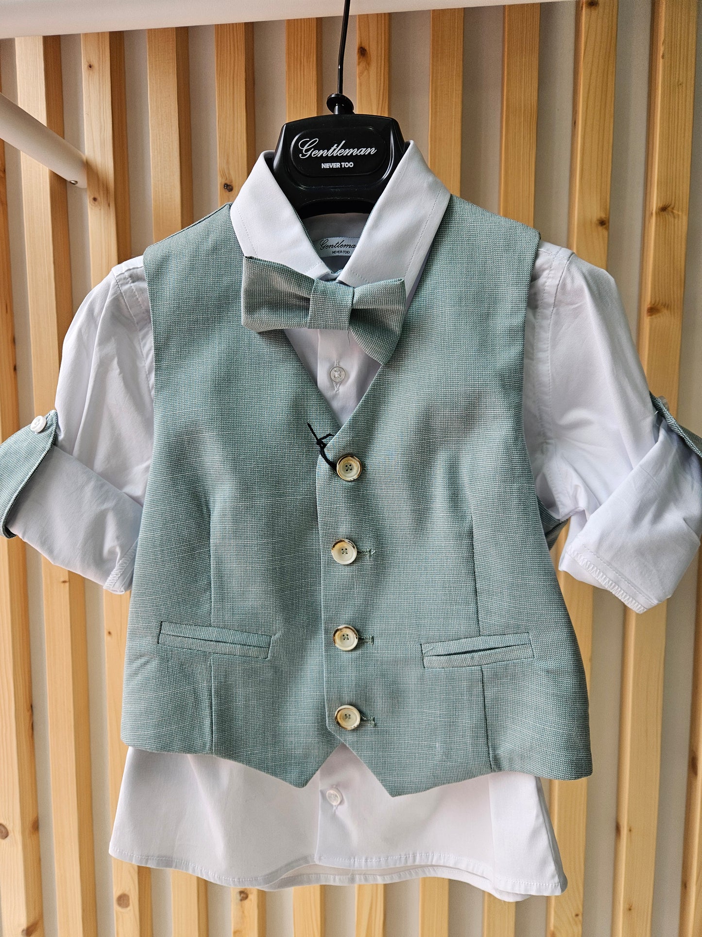 NEVER TOO - Completo gilet camicia papillon bermuda