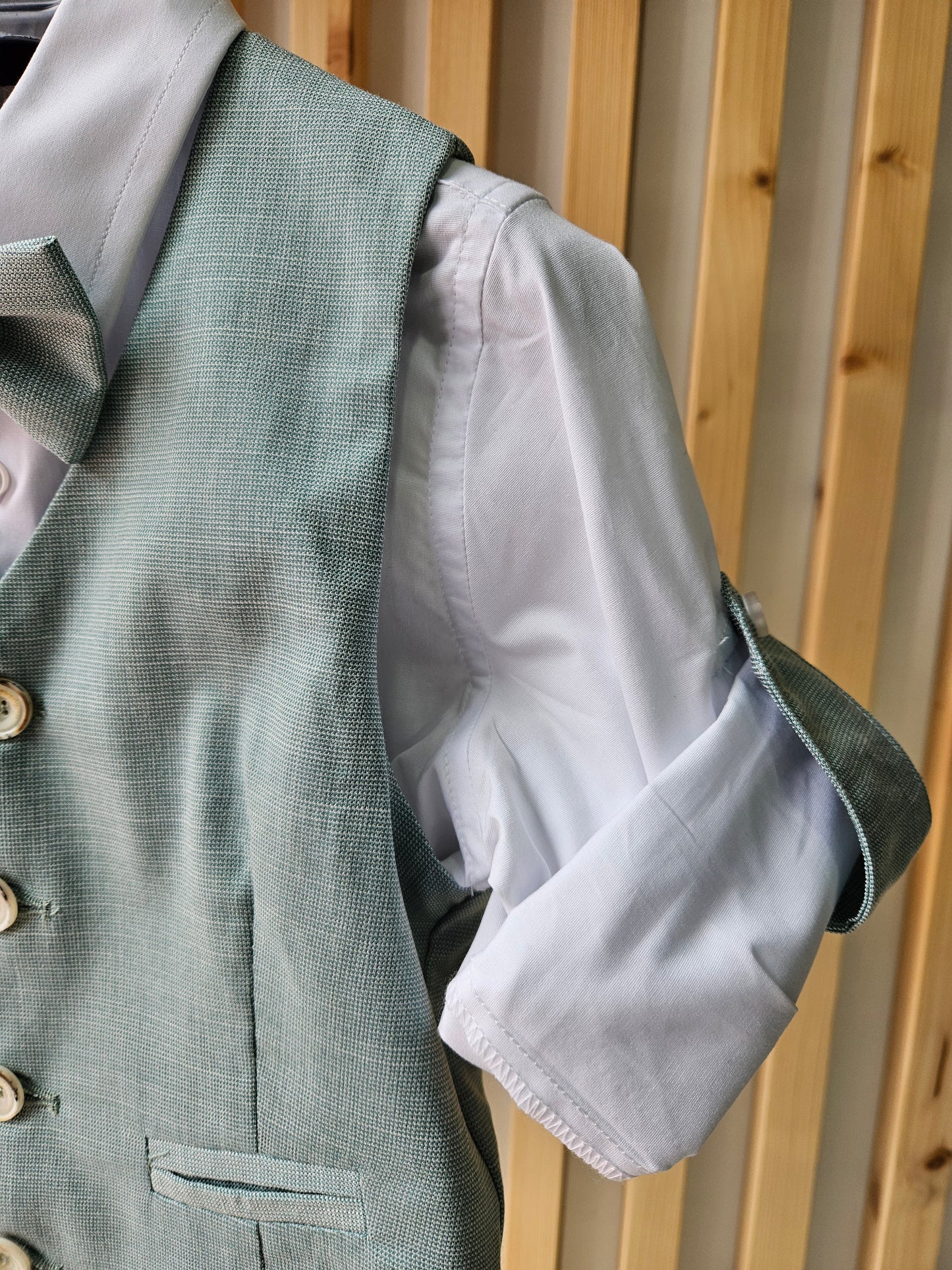 NEVER TOO - Completo gilet camicia papillon bermuda